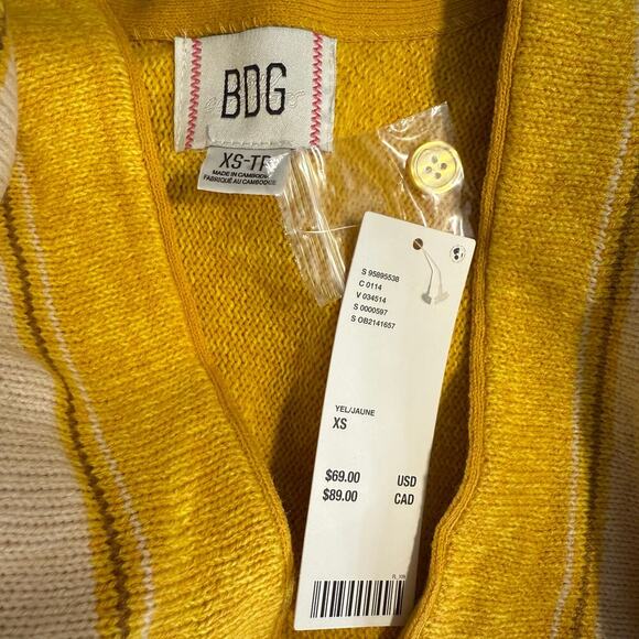 BDG Augusta Oversized V-Neck Boyfriend Cardigan, Yellow XS Product Sku 95895470 - Picture 3 of 4